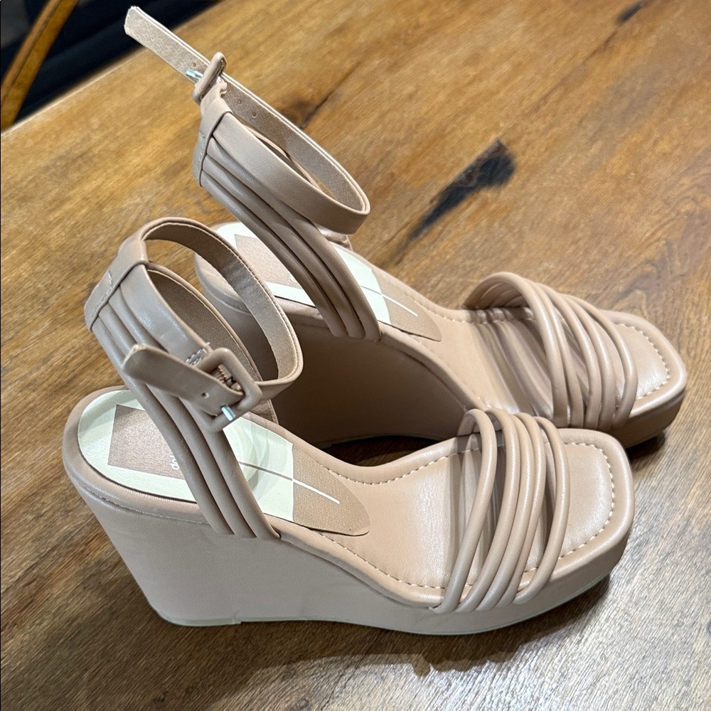 Elegant Tan Wedge Sandals